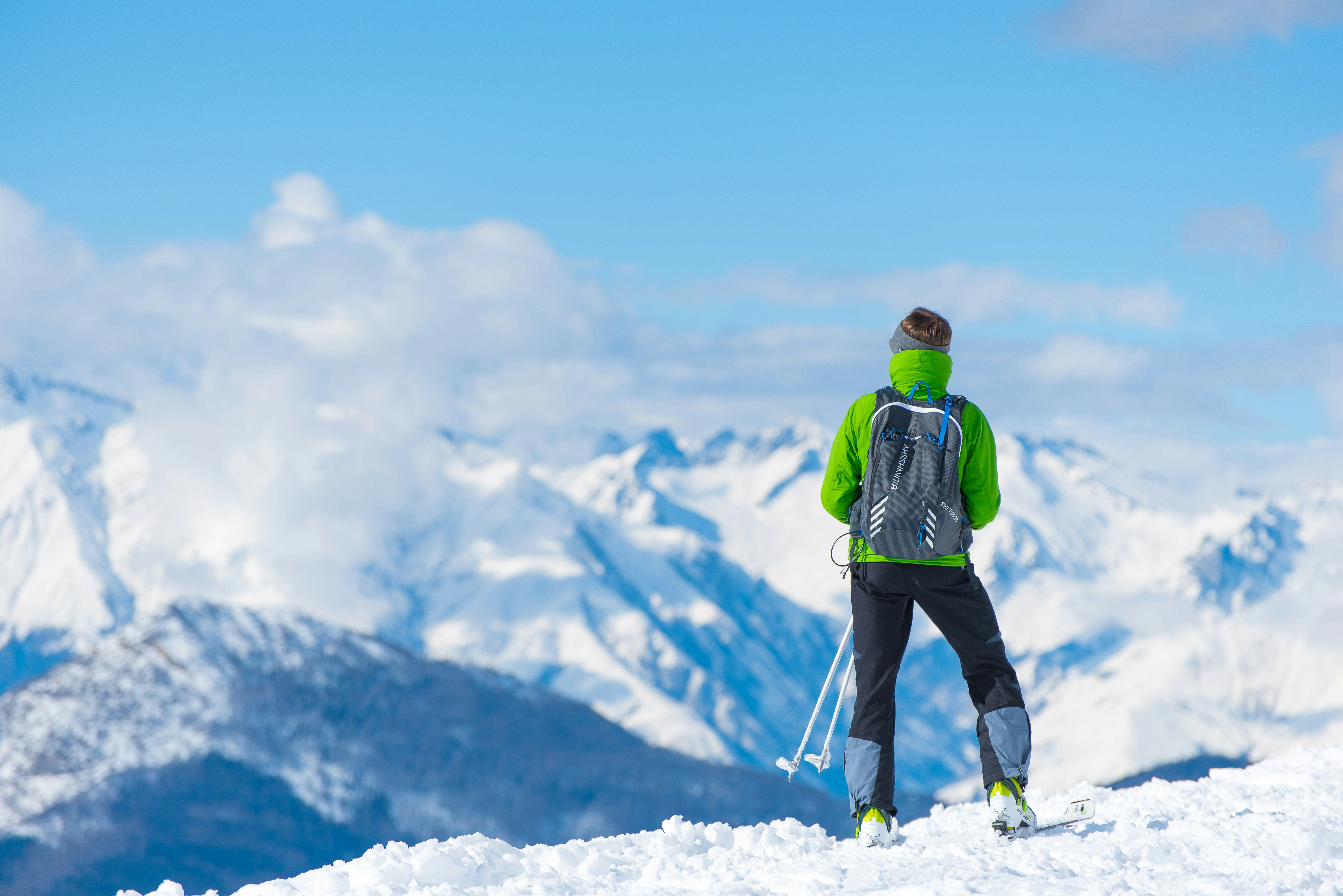 Skiing in Gulmarg: Conquer the Slopes