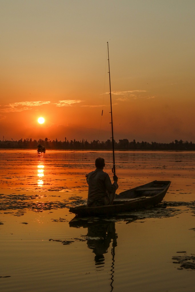 sunset in dal lake